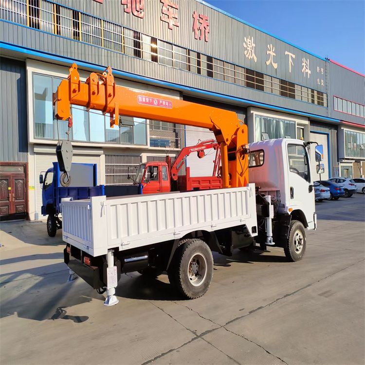 土默特左旗三轮随车吊定制 农用改装机自备吊中瑞长期出售